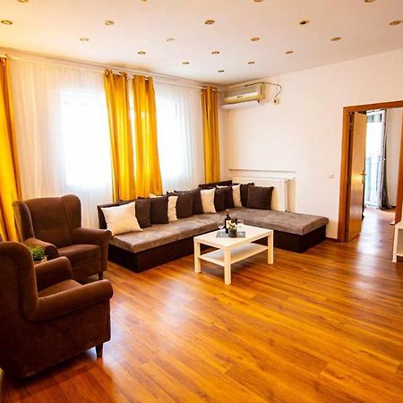 Apartment With Panoramic Terrace In City Center ブカレスト エクステリア 写真